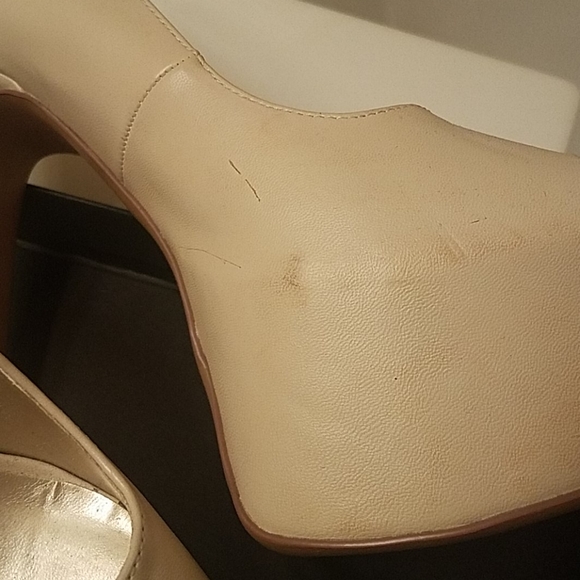 Shoes - Picture 4 of 6